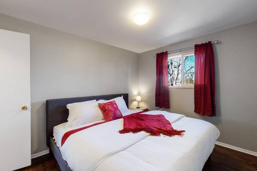 Large Remodeled Home With 5 Bedrooms 4 King Bed Centennial Exterior photo